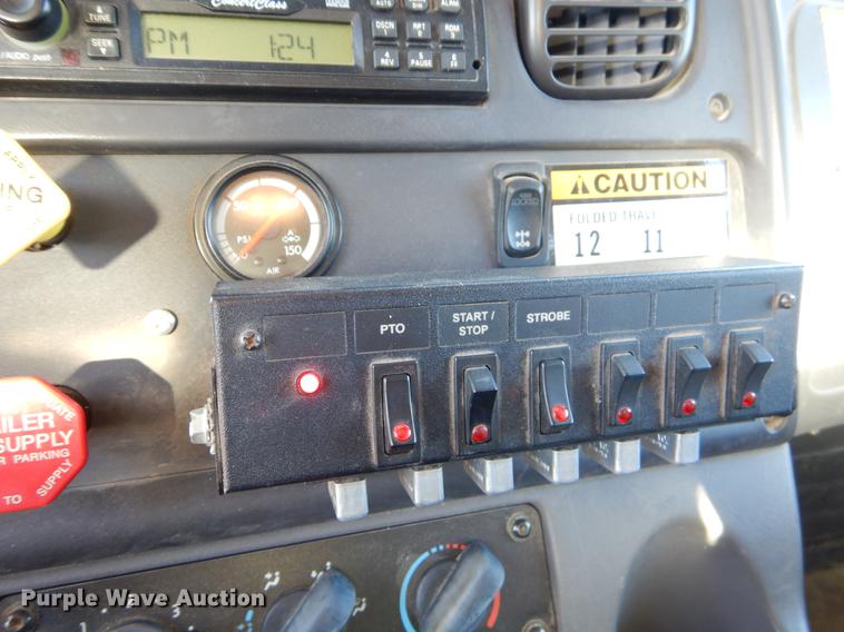 image for item ER9302 2005 Freightliner Business Class M2 bucket truck