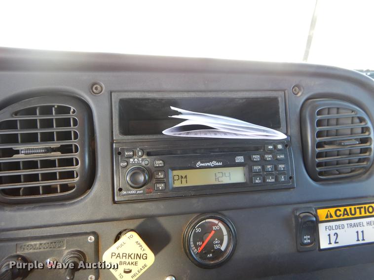 image for item ER9302 2005 Freightliner Business Class M2 bucket truck