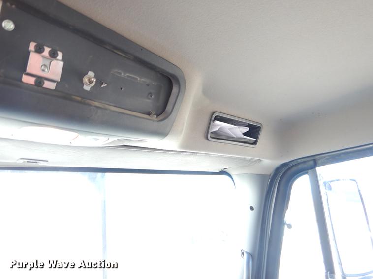 image for item ER9302 2005 Freightliner Business Class M2 bucket truck