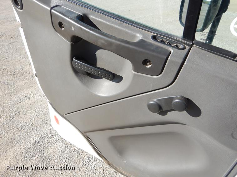 image for item ER9302 2005 Freightliner Business Class M2 bucket truck