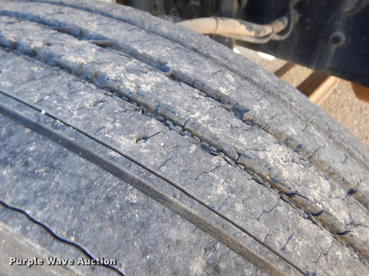 image for item ER9302 2005 Freightliner Business Class M2 bucket truck