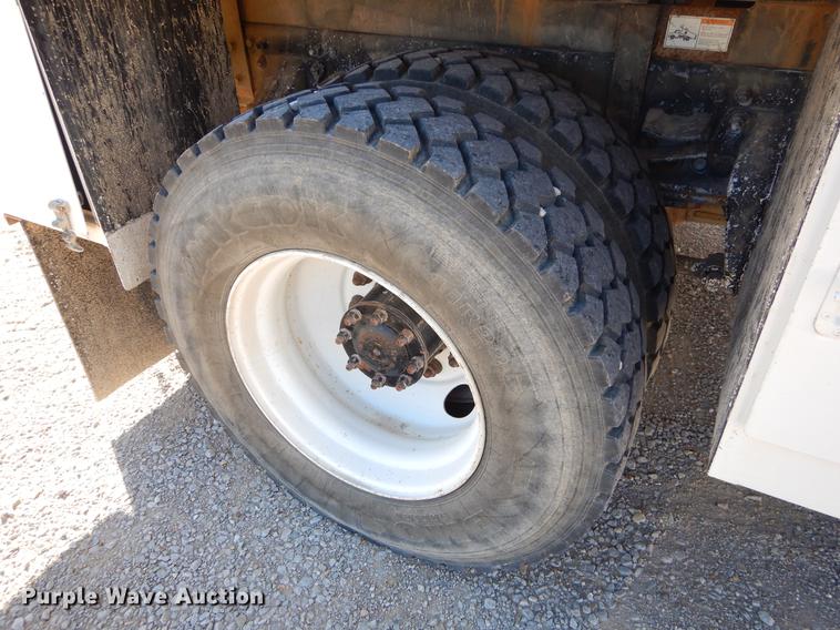 image for item ER9302 2005 Freightliner Business Class M2 bucket truck