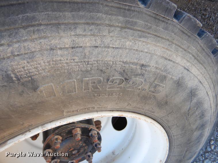 image for item ER9302 2005 Freightliner Business Class M2 bucket truck