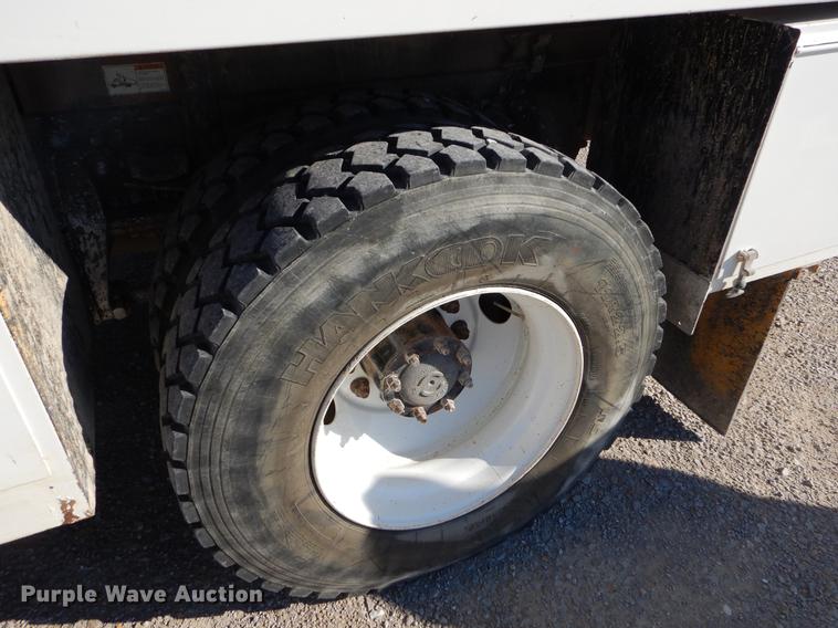 image for item ER9302 2005 Freightliner Business Class M2 bucket truck