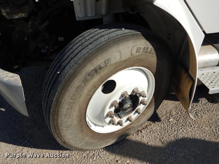 image for item ER9302 2005 Freightliner Business Class M2 bucket truck