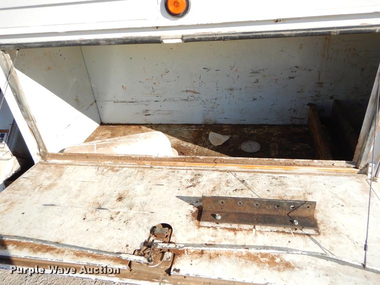 image for item ER9302 2005 Freightliner Business Class M2 bucket truck