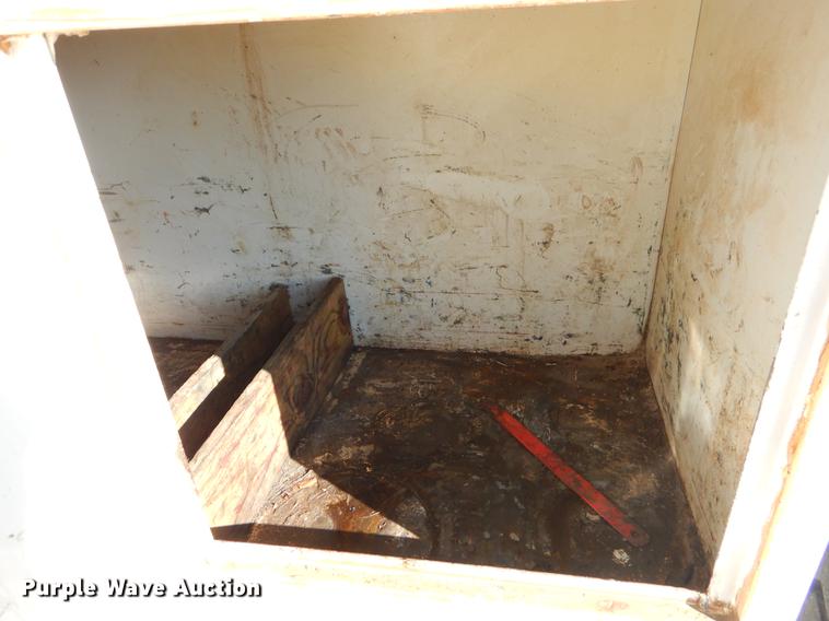 image for item ER9302 2005 Freightliner Business Class M2 bucket truck