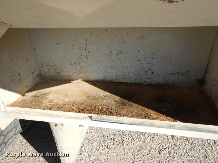 image for item ER9302 2005 Freightliner Business Class M2 bucket truck