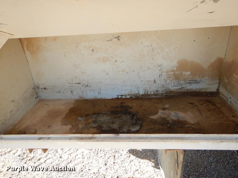 image for item ER9302 2005 Freightliner Business Class M2 bucket truck