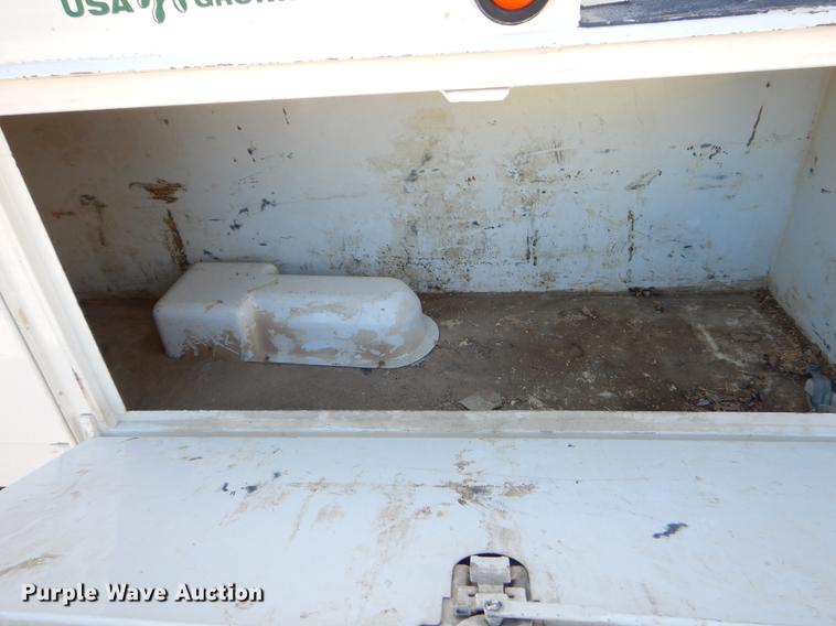 image for item ER9302 2005 Freightliner Business Class M2 bucket truck