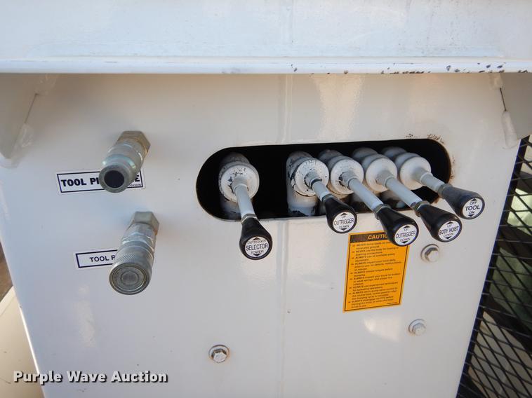 image for item ER9302 2005 Freightliner Business Class M2 bucket truck