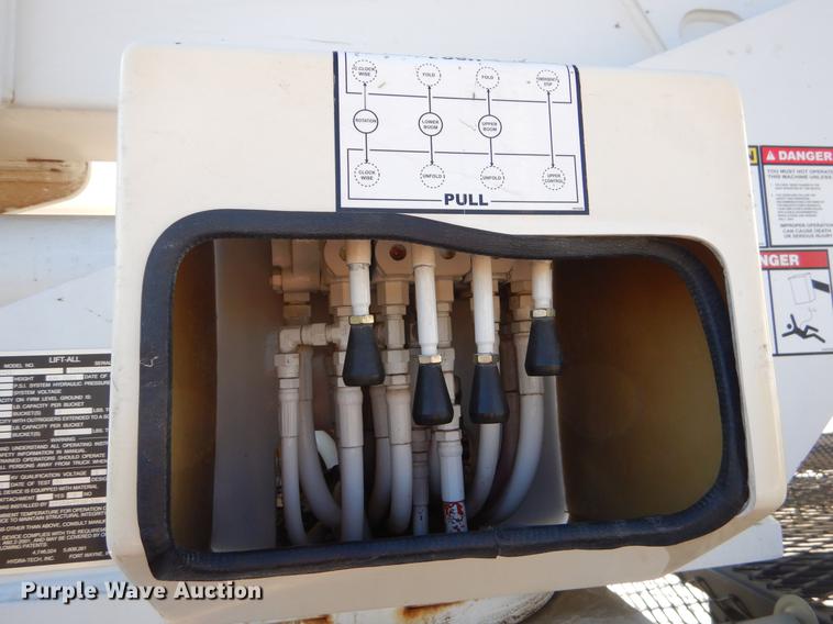 image for item ER9302 2005 Freightliner Business Class M2 bucket truck