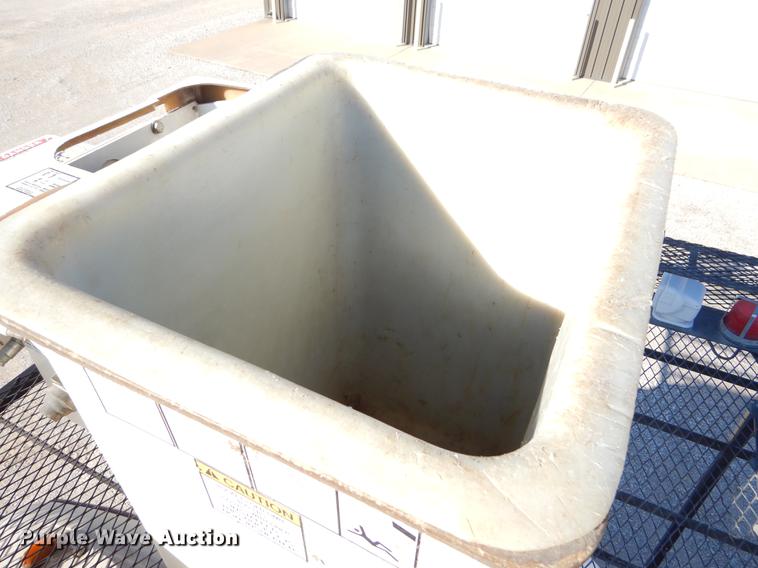 image for item ER9302 2005 Freightliner Business Class M2 bucket truck