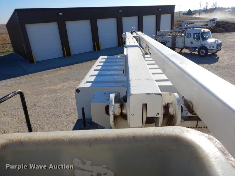 image for item ER9302 2005 Freightliner Business Class M2 bucket truck