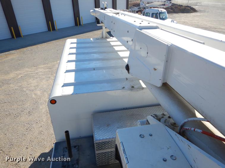 image for item ER9302 2005 Freightliner Business Class M2 bucket truck