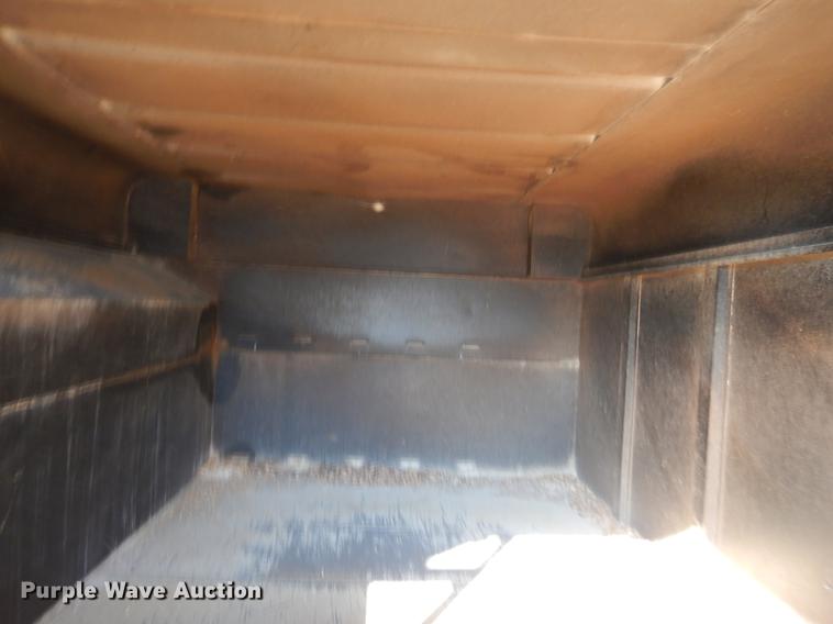 image for item ER9302 2005 Freightliner Business Class M2 bucket truck