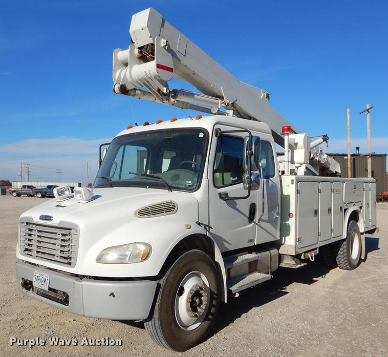 image for item ER9303 2005 Freightliner Business Class M2 bucket truck