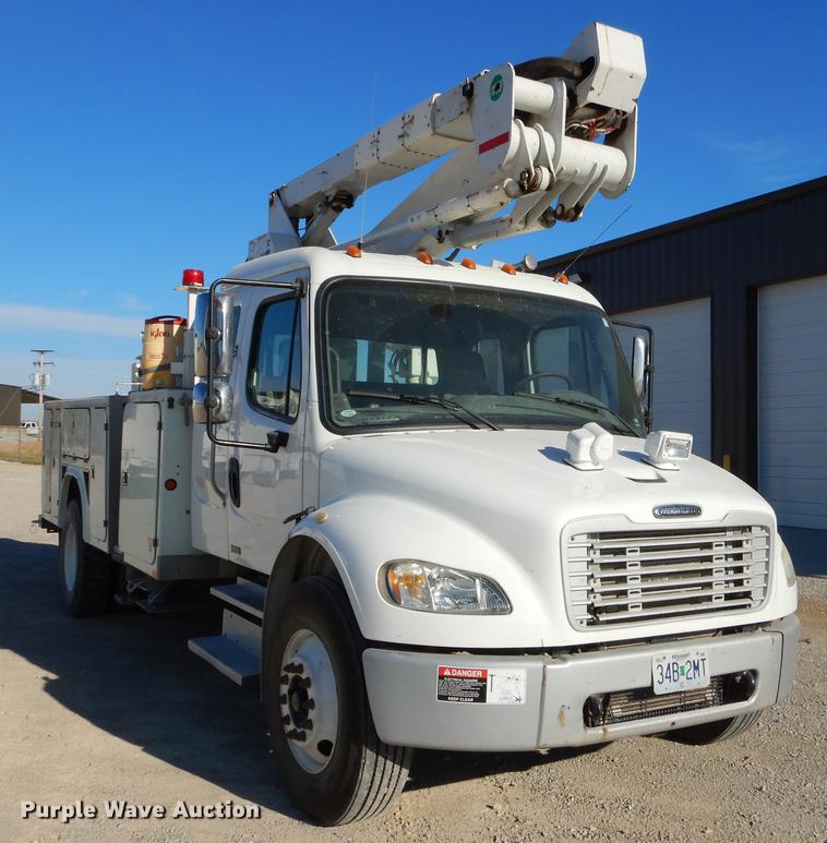 image for item ER9303 2005 Freightliner Business Class M2 bucket truck