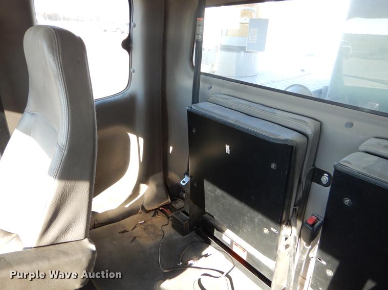 image for item ER9303 2005 Freightliner Business Class M2 bucket truck