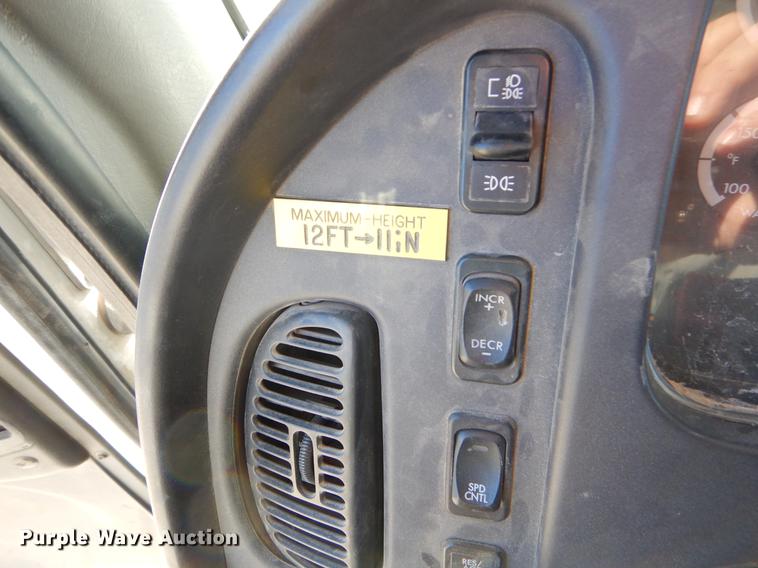 image for item ER9303 2005 Freightliner Business Class M2 bucket truck