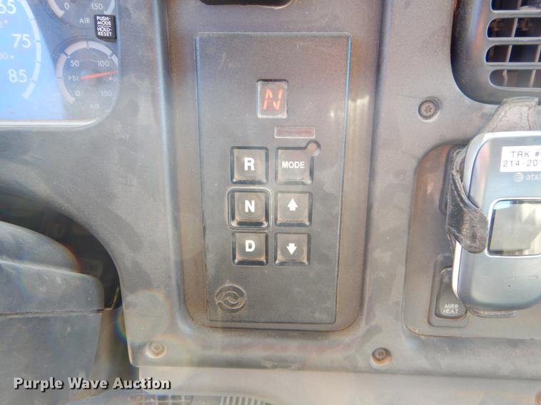 image for item ER9303 2005 Freightliner Business Class M2 bucket truck