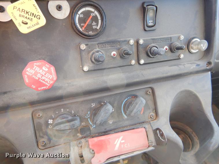 image for item ER9303 2005 Freightliner Business Class M2 bucket truck