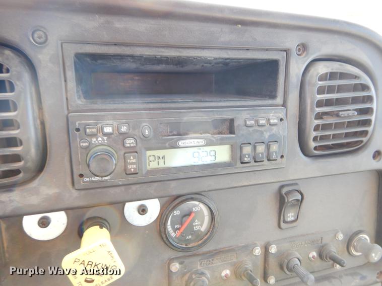 image for item ER9303 2005 Freightliner Business Class M2 bucket truck