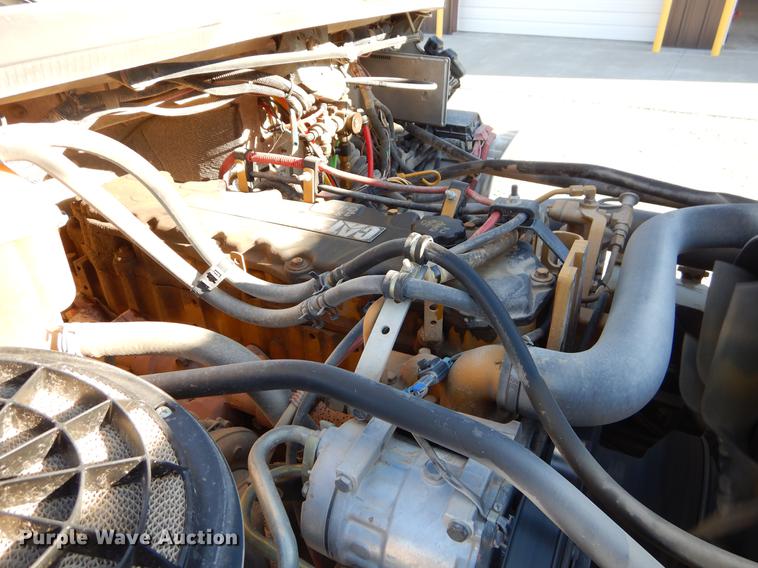 image for item ER9303 2005 Freightliner Business Class M2 bucket truck