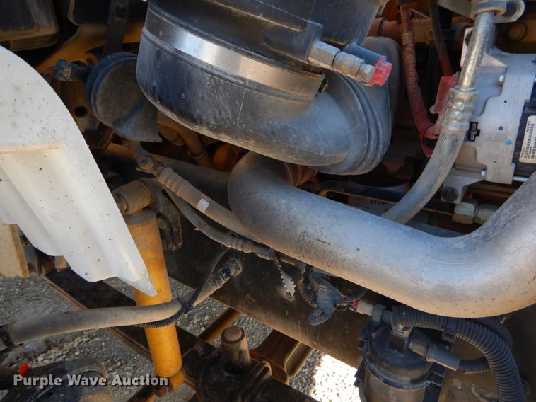 image for item ER9303 2005 Freightliner Business Class M2 bucket truck