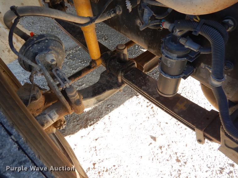 image for item ER9303 2005 Freightliner Business Class M2 bucket truck