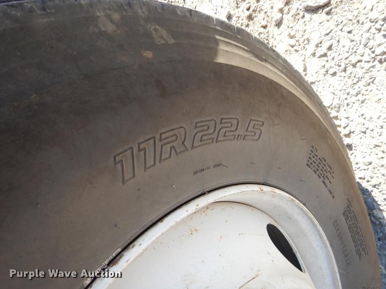 image for item ER9303 2005 Freightliner Business Class M2 bucket truck