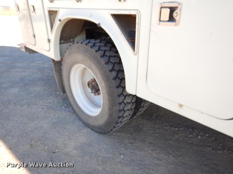 image for item ER9303 2005 Freightliner Business Class M2 bucket truck