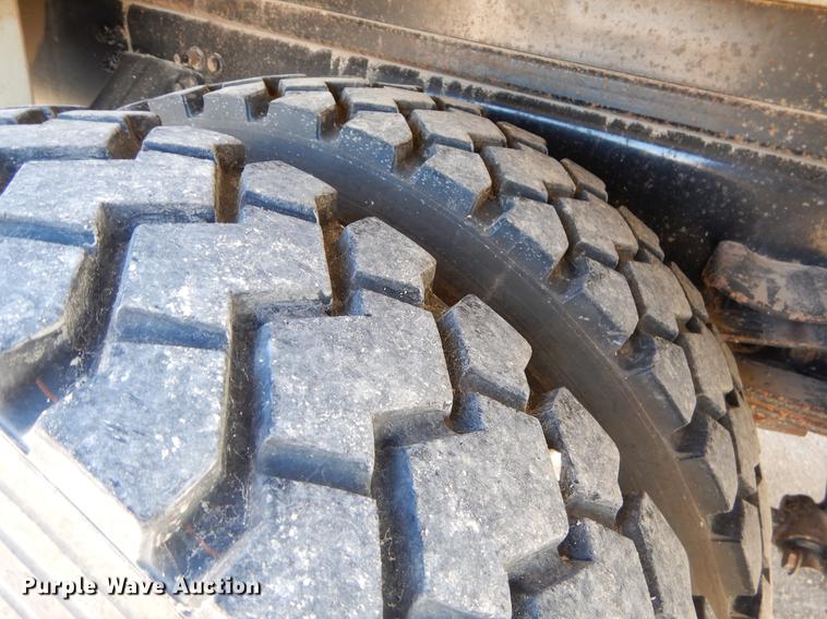 image for item ER9303 2005 Freightliner Business Class M2 bucket truck