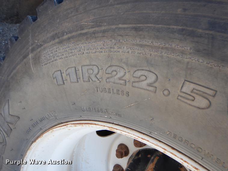 image for item ER9303 2005 Freightliner Business Class M2 bucket truck