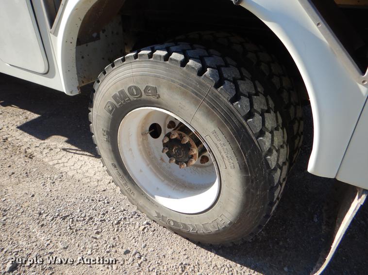 image for item ER9303 2005 Freightliner Business Class M2 bucket truck