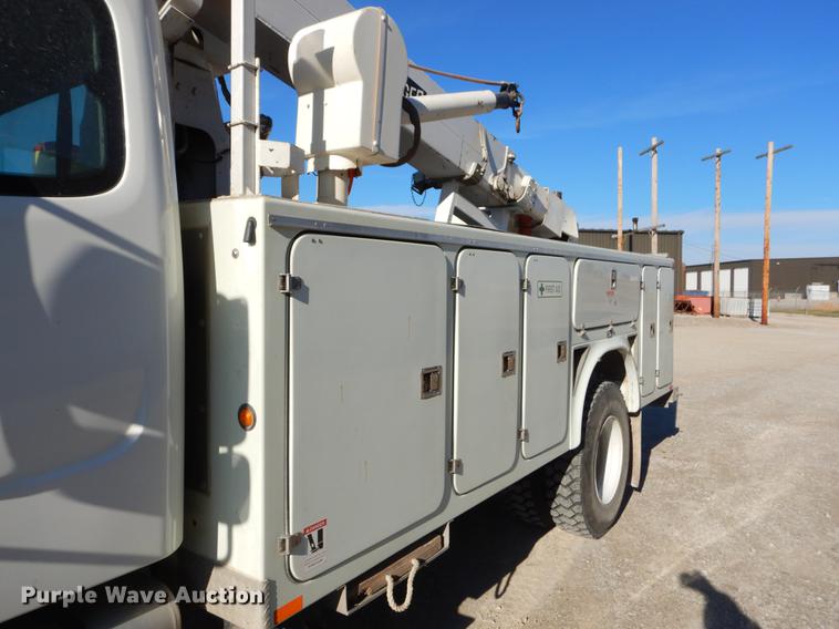 image for item ER9303 2005 Freightliner Business Class M2 bucket truck