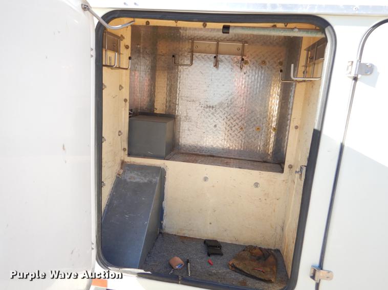 image for item ER9303 2005 Freightliner Business Class M2 bucket truck