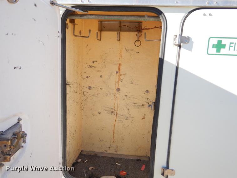 image for item ER9303 2005 Freightliner Business Class M2 bucket truck