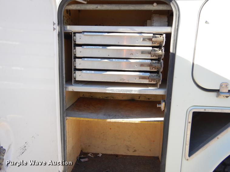 image for item ER9303 2005 Freightliner Business Class M2 bucket truck