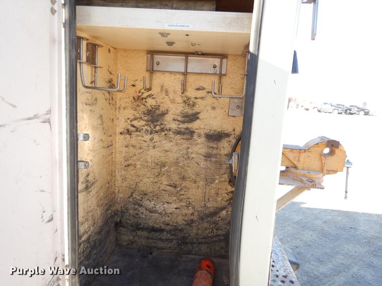 image for item ER9303 2005 Freightliner Business Class M2 bucket truck