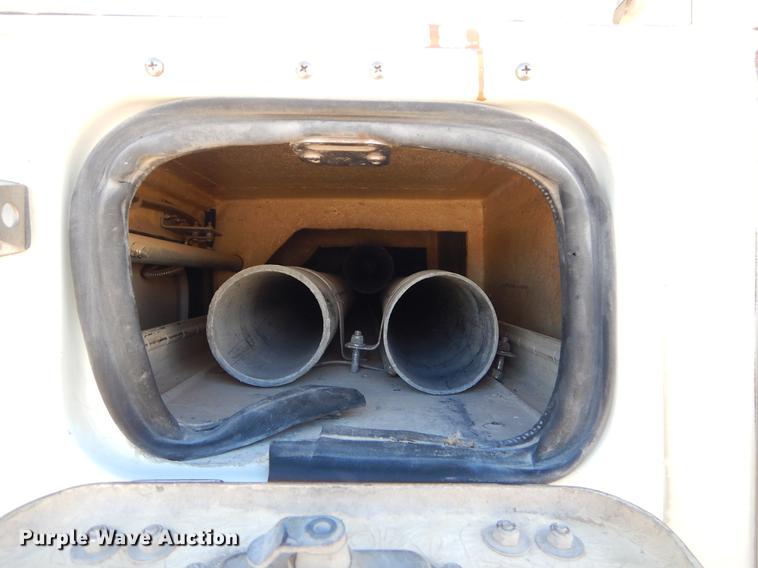 image for item ER9303 2005 Freightliner Business Class M2 bucket truck