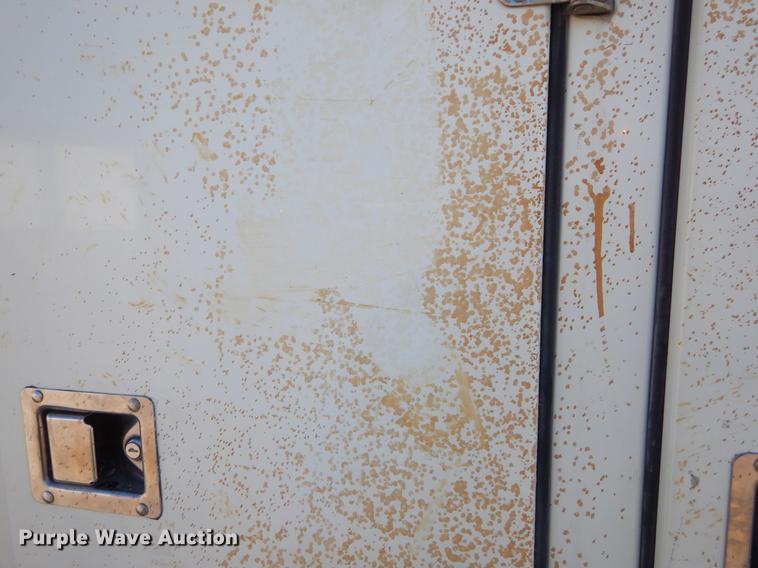 image for item ER9303 2005 Freightliner Business Class M2 bucket truck