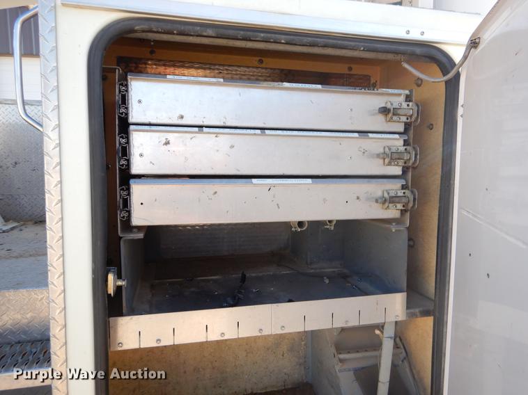 image for item ER9303 2005 Freightliner Business Class M2 bucket truck