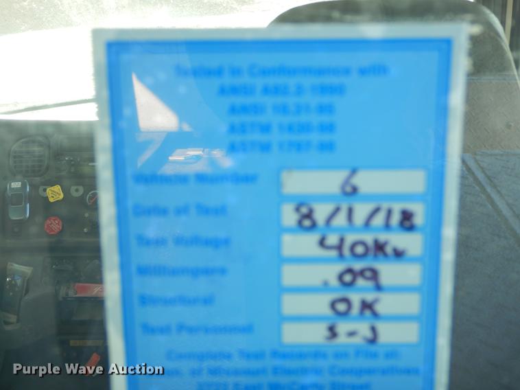 image for item ER9303 2005 Freightliner Business Class M2 bucket truck