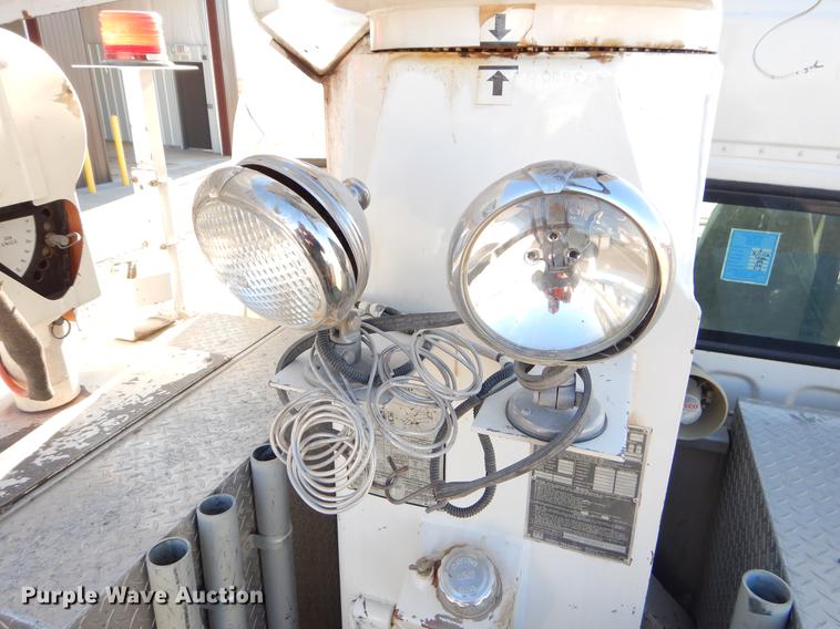 image for item ER9303 2005 Freightliner Business Class M2 bucket truck