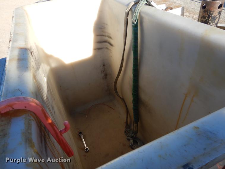 image for item ER9303 2005 Freightliner Business Class M2 bucket truck