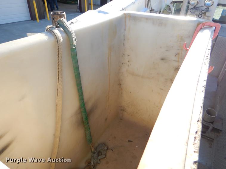 image for item ER9303 2005 Freightliner Business Class M2 bucket truck