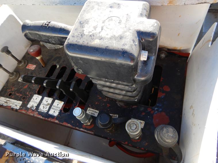 image for item ER9303 2005 Freightliner Business Class M2 bucket truck