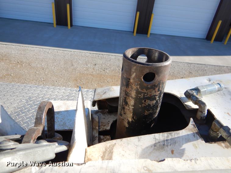 image for item ER9303 2005 Freightliner Business Class M2 bucket truck