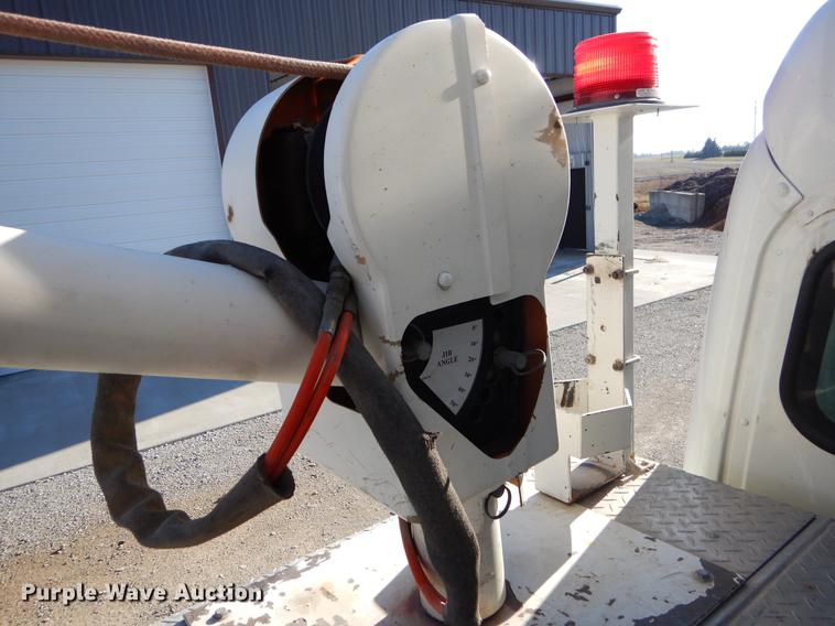 image for item ER9303 2005 Freightliner Business Class M2 bucket truck